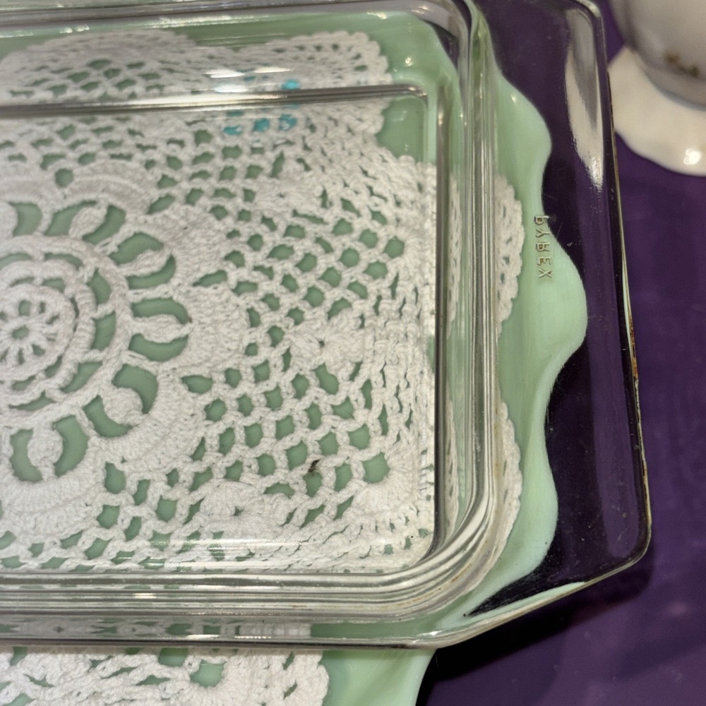 VINTAGE PYREX 575 - B 2 QT. SNOWFLAKE PATTERN  CASSEROLE DISH WITH 550 - C LID - Picture 13 of 14